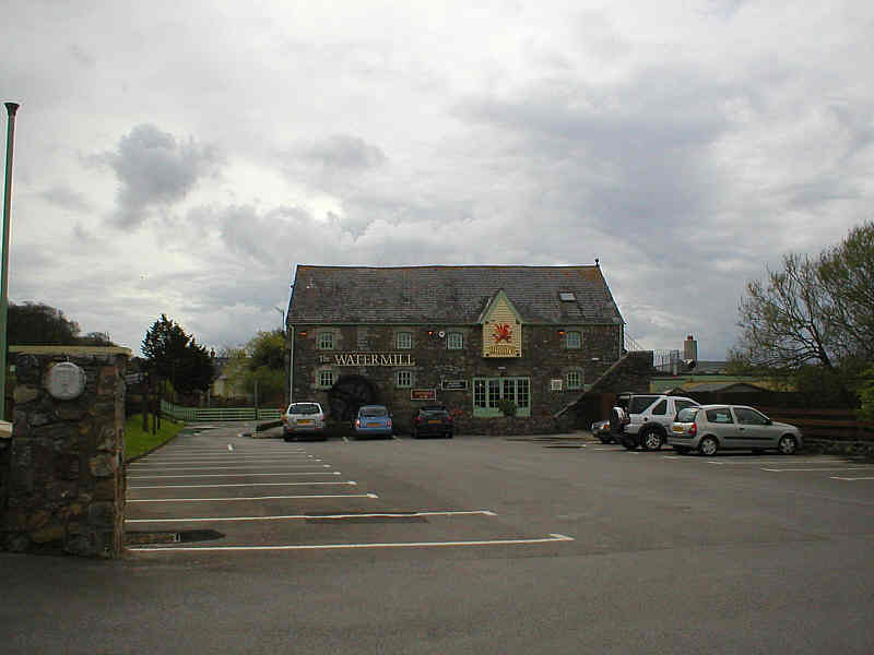 Main car park, entrance to restaurant at left side of building